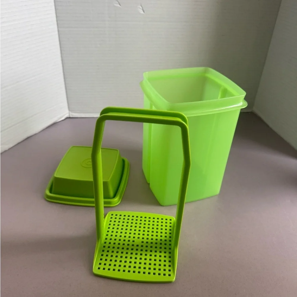 Vintage Tupperware Pick-a-deli Green Pickle Container